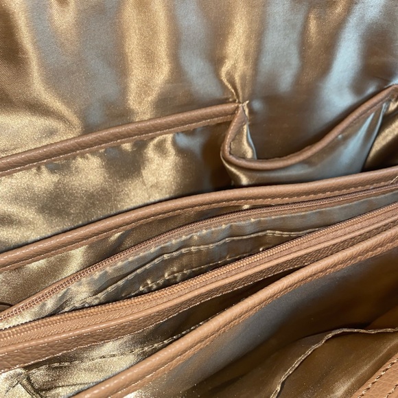 Joy & Iman Tan Pebble Purse - Picture 6 of 9